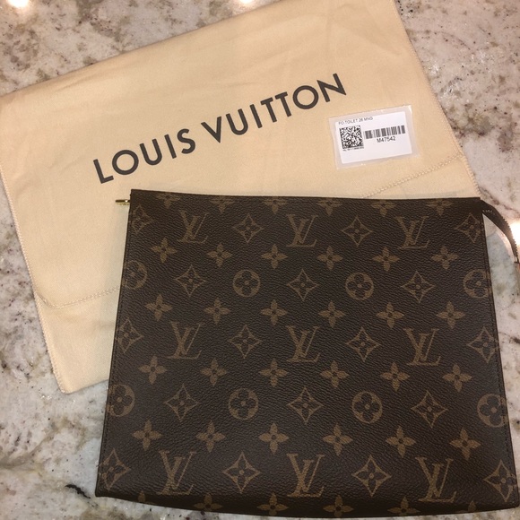 louis vuitton travel pouch 26